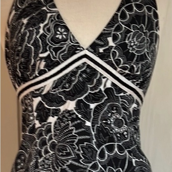 white house black market halter top, behind the neck tie - Picture 8 of 15